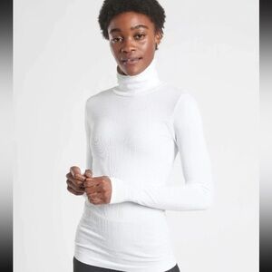 Athleta Flurry Blizzard Seamless Rib Turtleneck - Size Small
